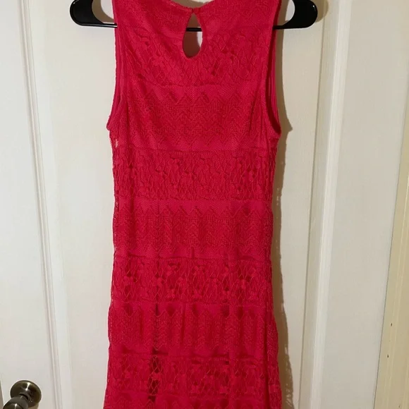 Lace coral dress - Picture 1 of 2